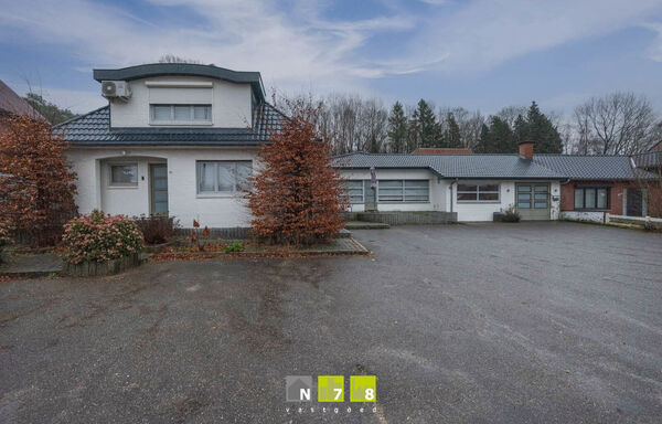 Gebouw voor gemengd gebruik te koop in Oudsbergen