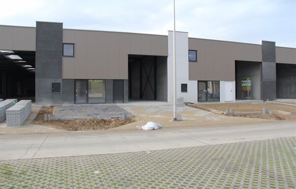 Industrieel gebouw te koop in Dilsen-Stokkem