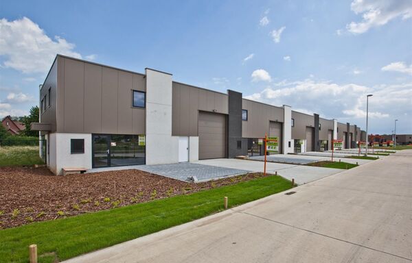 Industrieel gebouw te koop in Dilsen-Stokkem