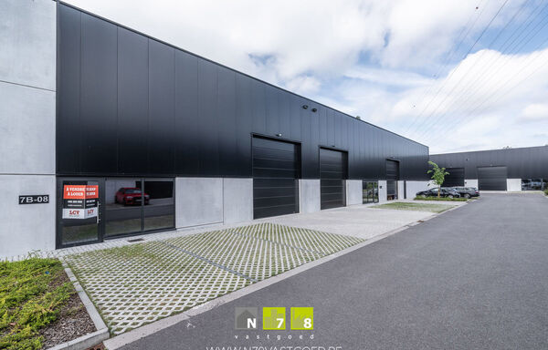 Industrieel gebouw te koop in Genk