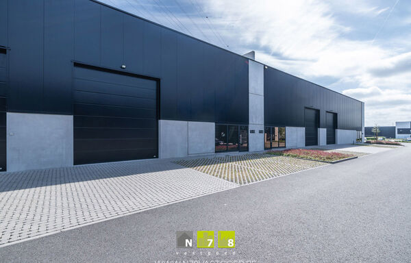 Industrieel gebouw te koop in Genk