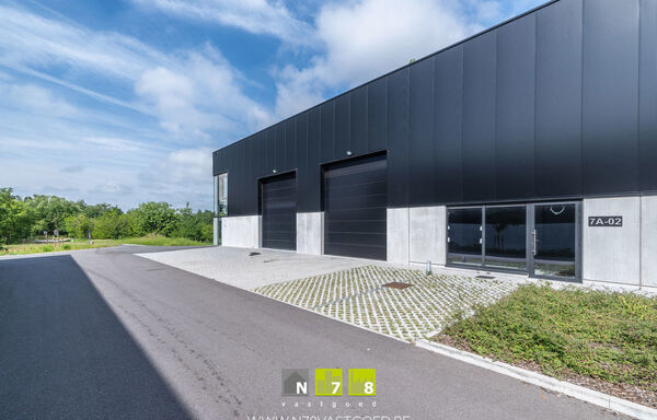 Industrieel gebouw te koop in Genk