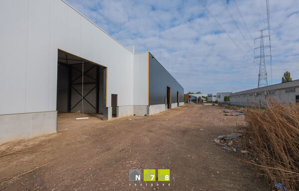 Industrieel gebouw te koop in Maaseik