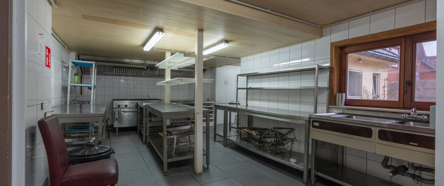 Gebouw voor gemengd gebruik te koop in Oudsbergen