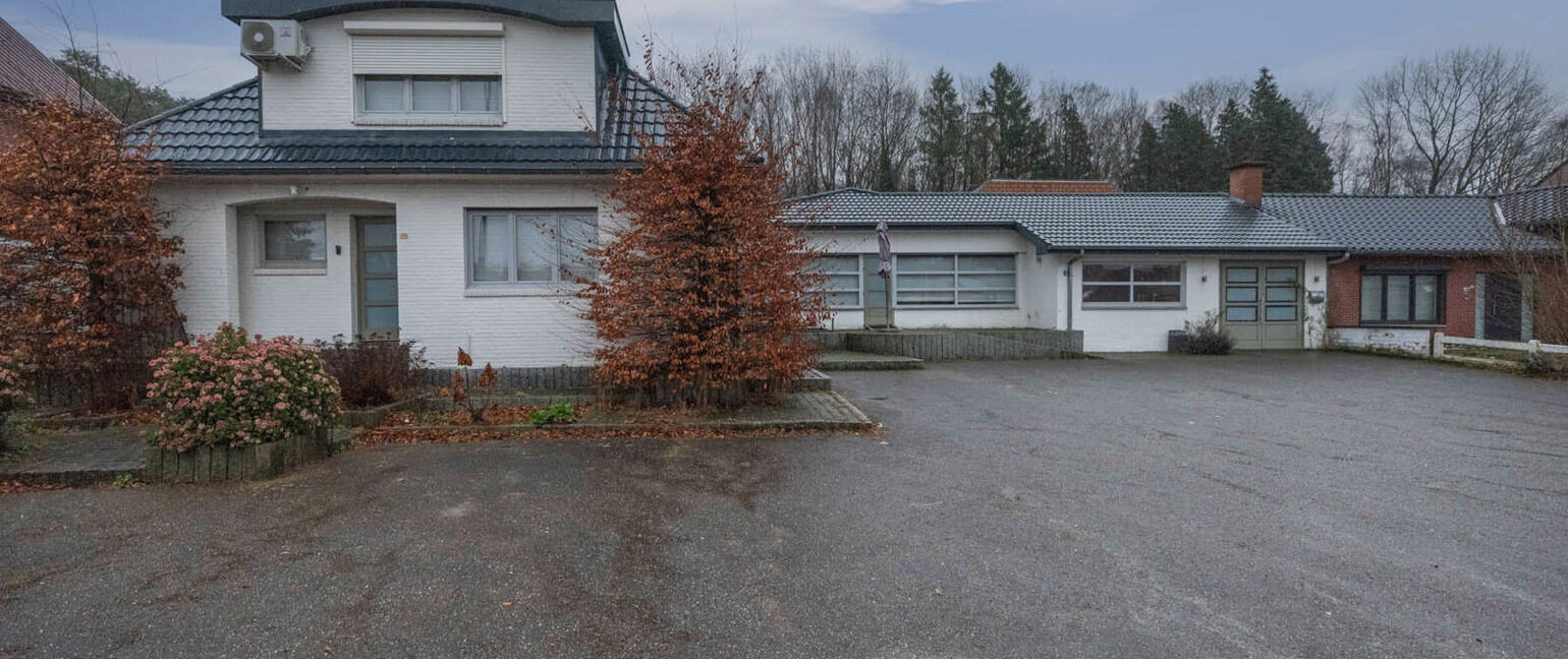 Gebouw voor gemengd gebruik te koop in Oudsbergen