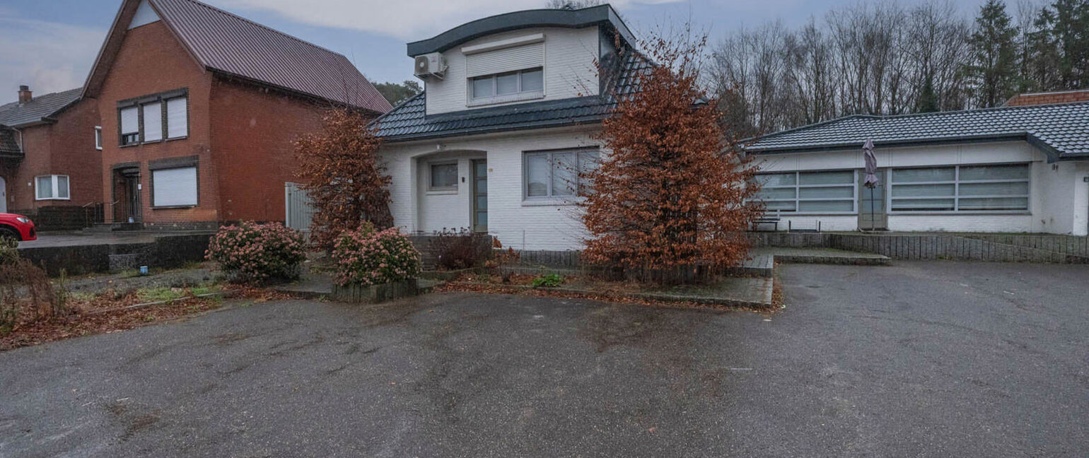 Gebouw voor gemengd gebruik te koop in Oudsbergen