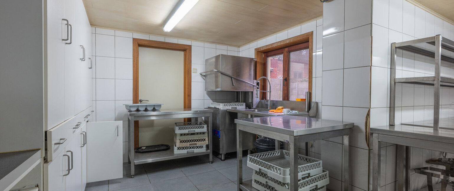 Gebouw voor gemengd gebruik te koop in Oudsbergen