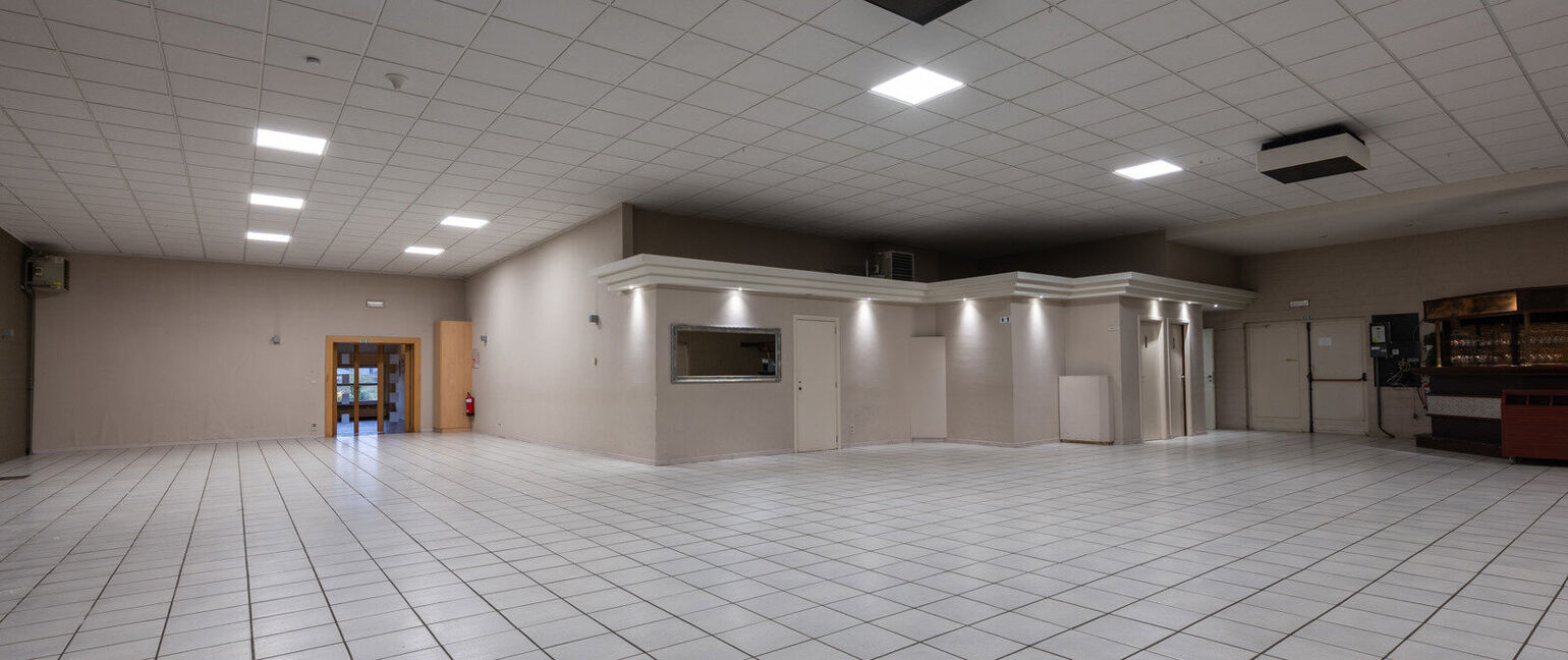 Gebouw voor gemengd gebruik te koop in Oudsbergen