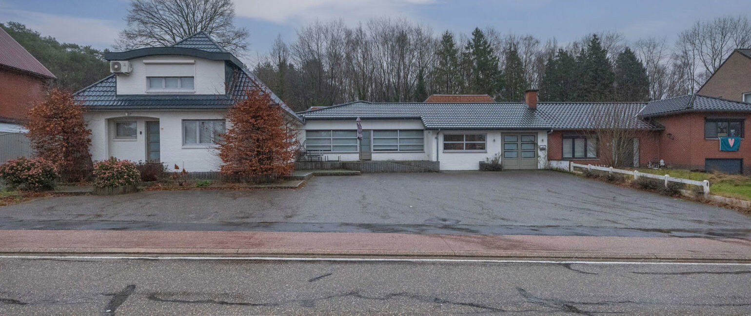 Gebouw voor gemengd gebruik te koop in Oudsbergen