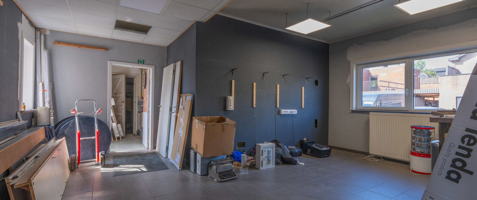 Gebouw voor gemengd gebruik te koop in Oudsbergen