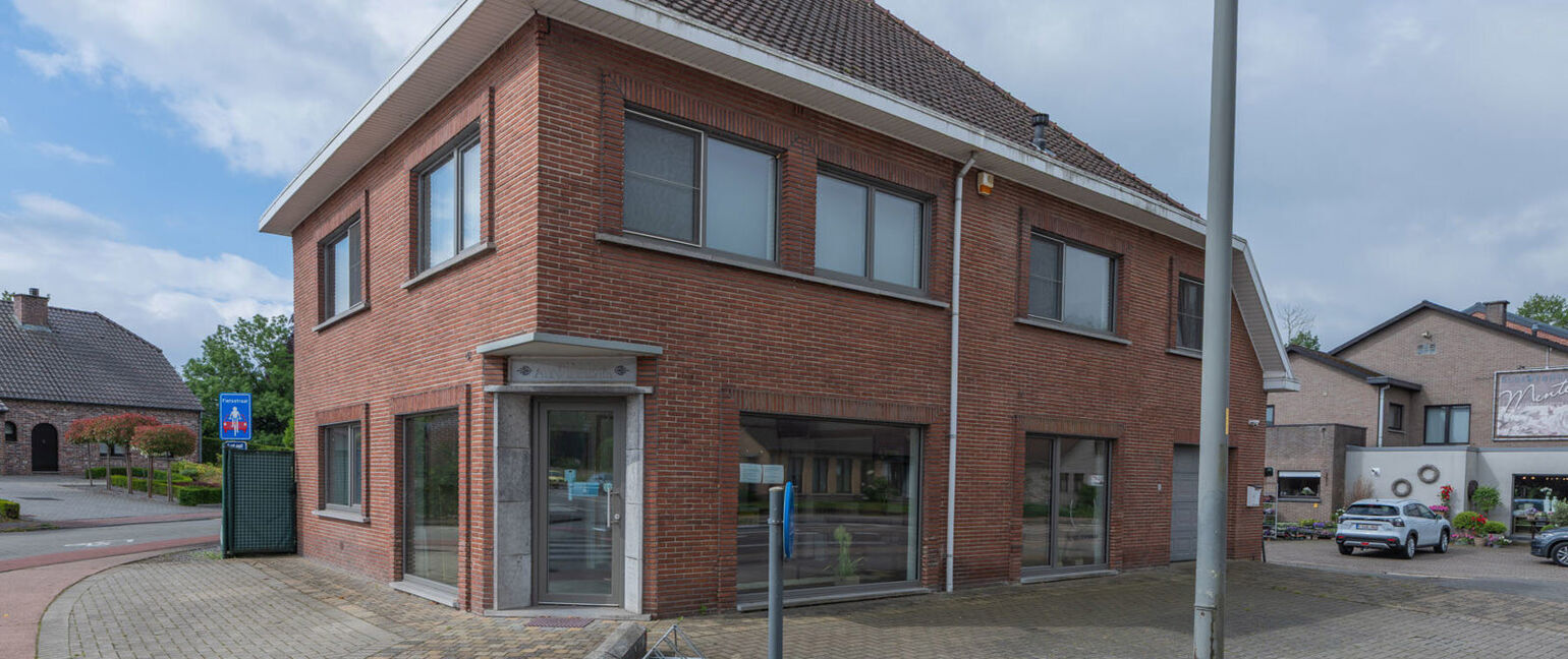 Gebouw voor gemengd gebruik te koop in Oudsbergen