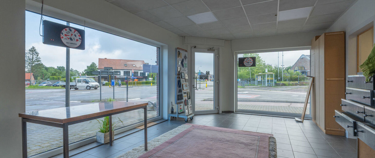 Gebouw voor gemengd gebruik te koop in Oudsbergen