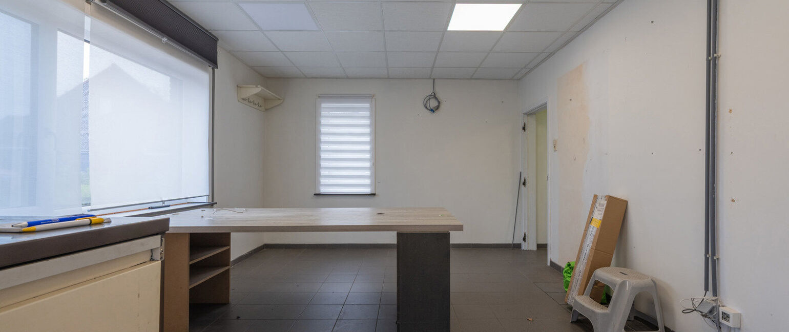 Gebouw voor gemengd gebruik te koop in Oudsbergen