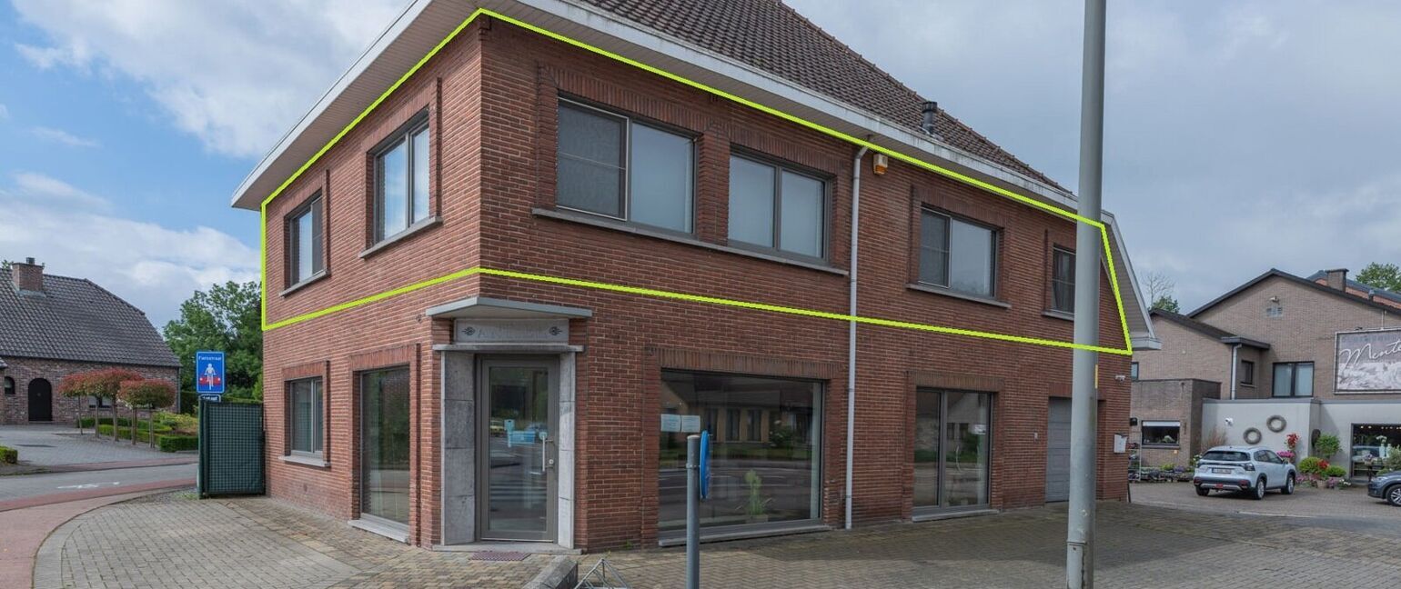 Gebouw voor gemengd gebruik te koop in Oudsbergen