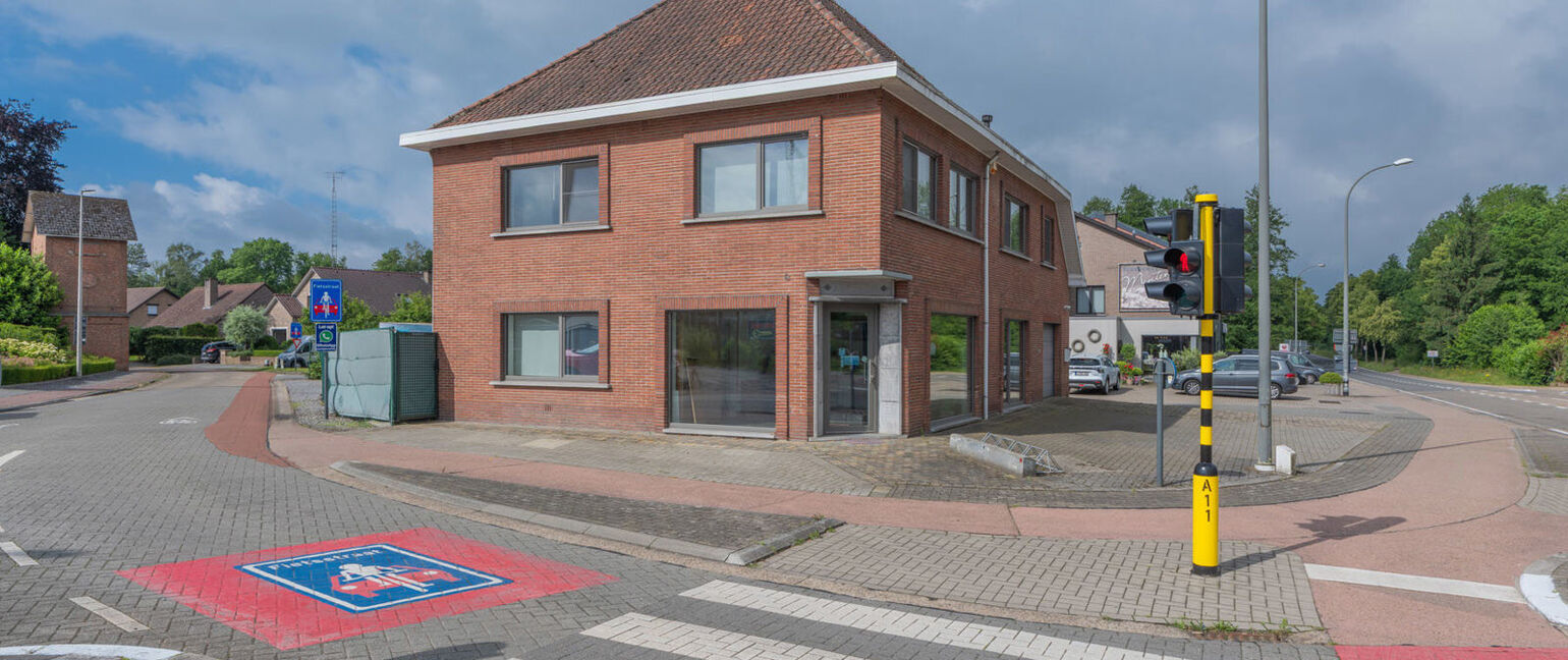 Gebouw voor gemengd gebruik te koop in Oudsbergen