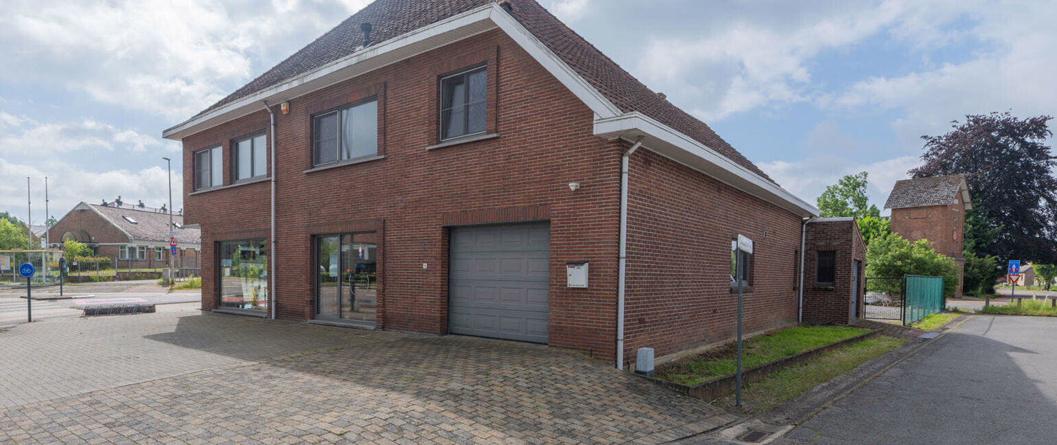 Gebouw voor gemengd gebruik te koop in Oudsbergen