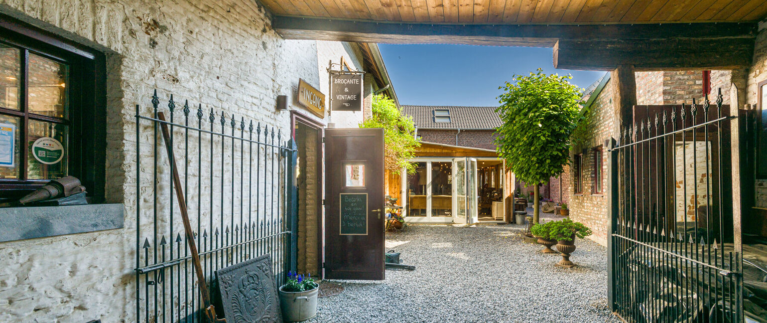Gebouw voor gemengd gebruik te koop in Voeren
