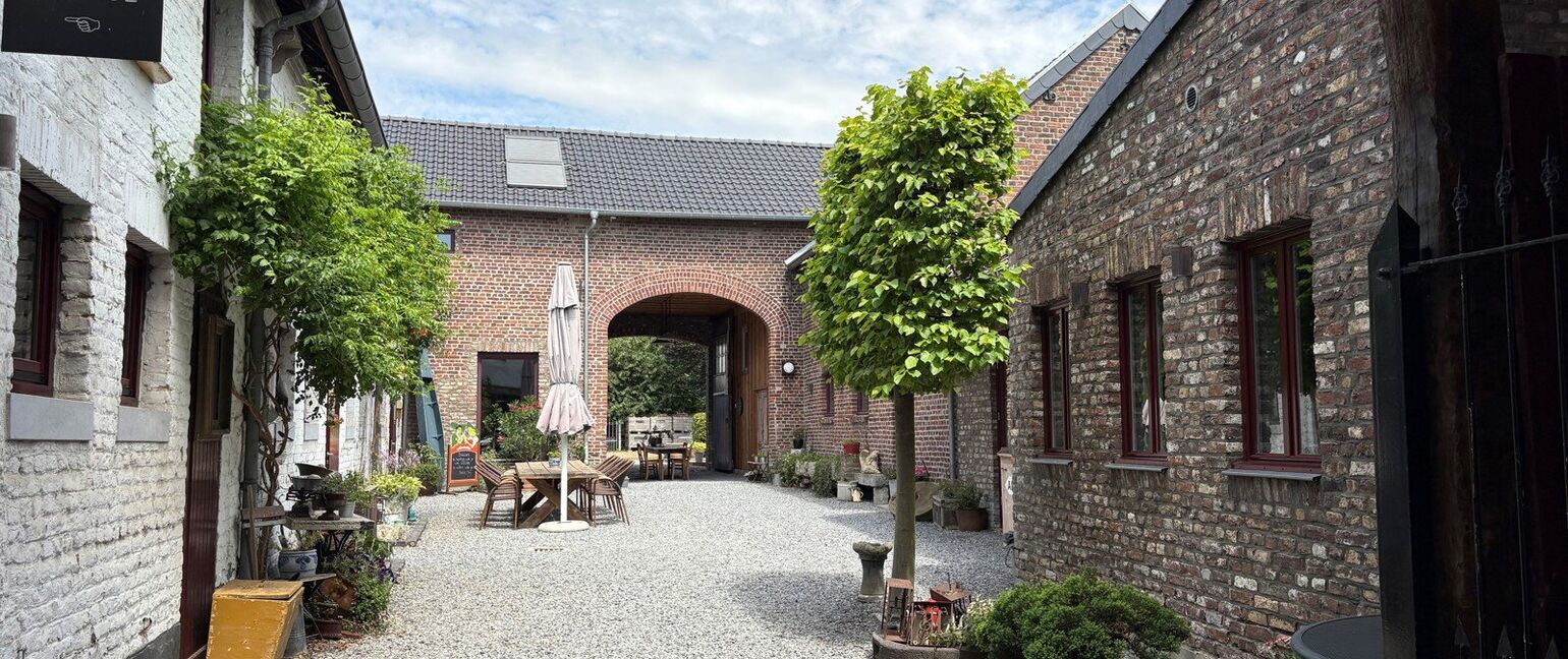 Gebouw voor gemengd gebruik te koop in Voeren