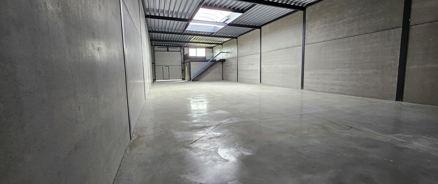 Industrieel gebouw te huur in Dilsen-Stokkem