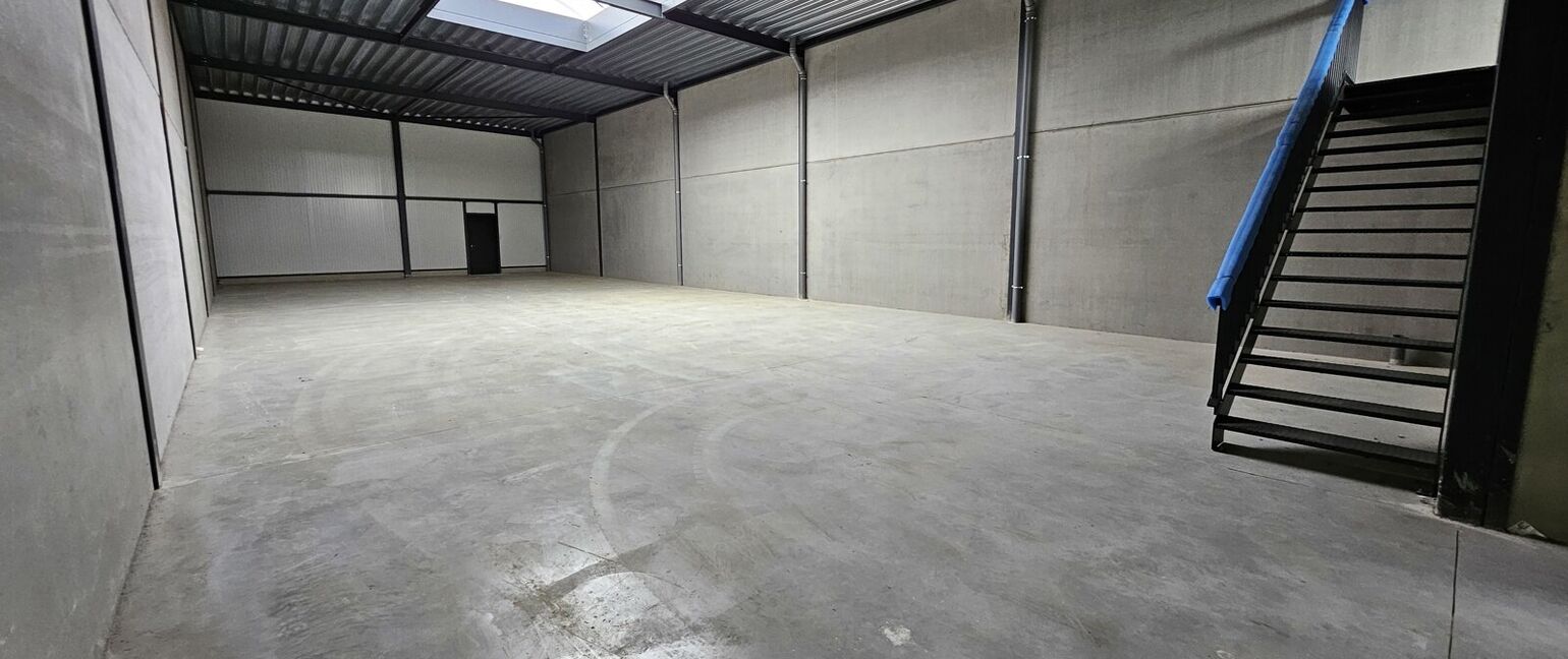 Industrieel gebouw te huur in Dilsen-Stokkem