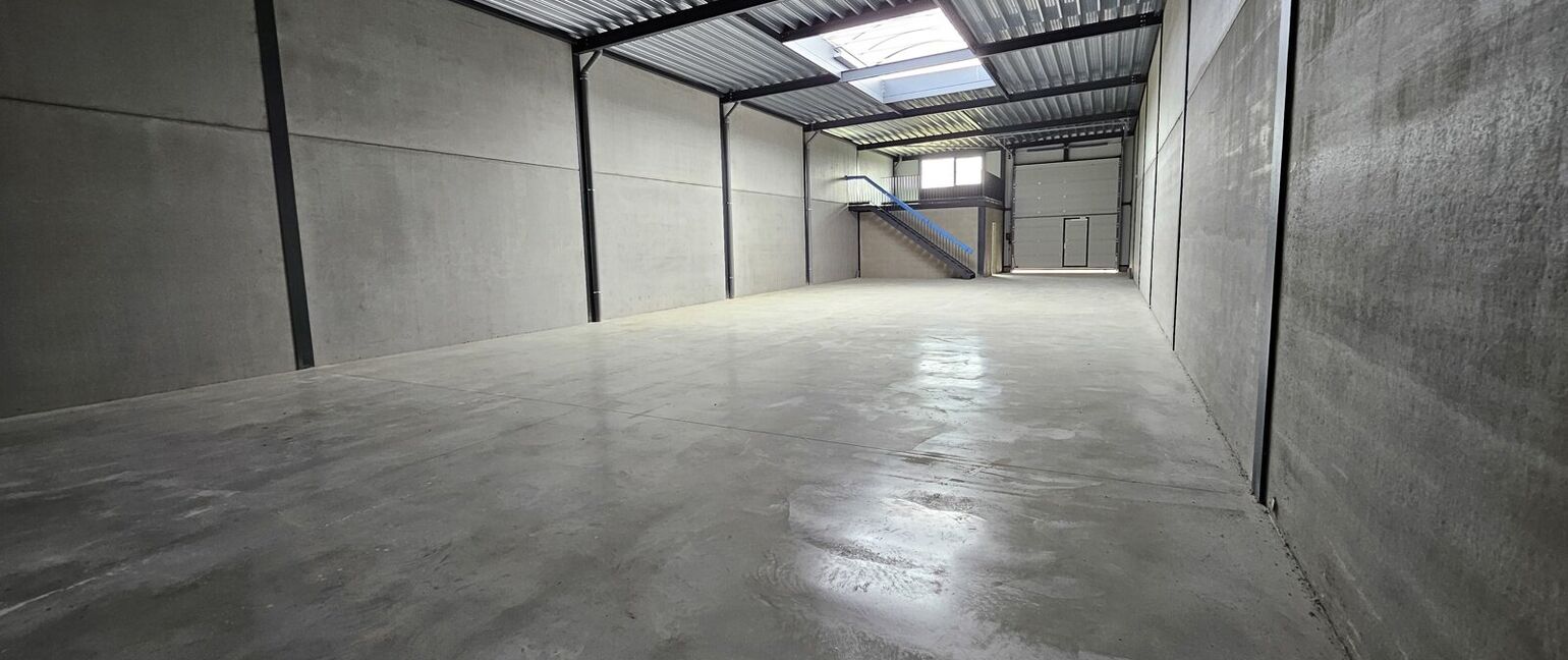 Industrieel gebouw te huur in Dilsen-Stokkem