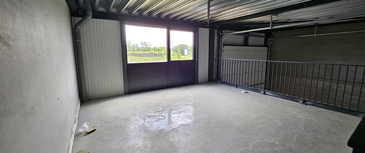 Industrieel gebouw te huur in Dilsen-Stokkem