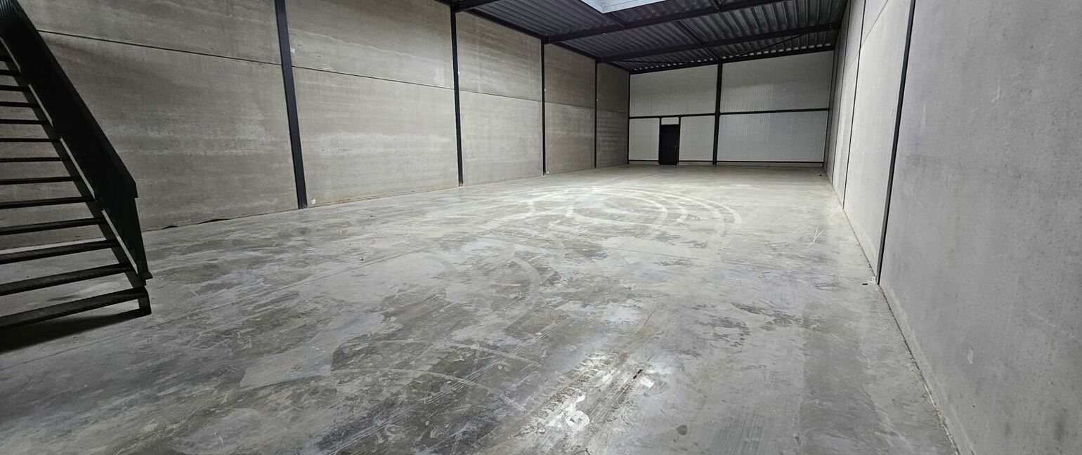 Industrieel gebouw te huur in Dilsen-Stokkem