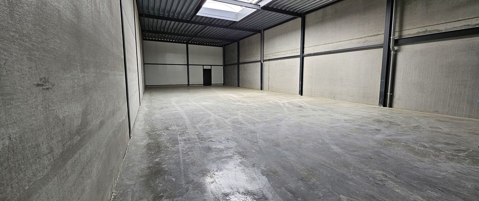 Industrieel gebouw te huur in Dilsen-Stokkem