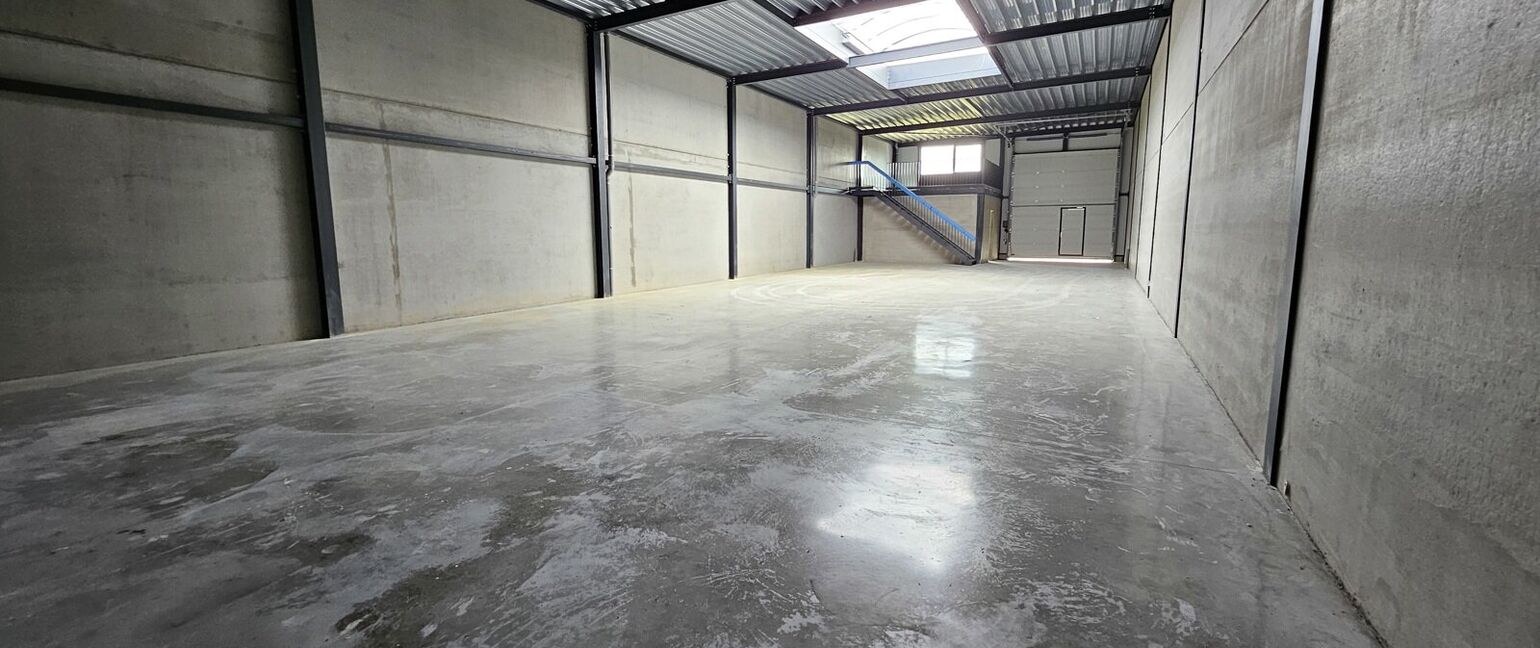 Industrieel gebouw te huur in Dilsen-Stokkem