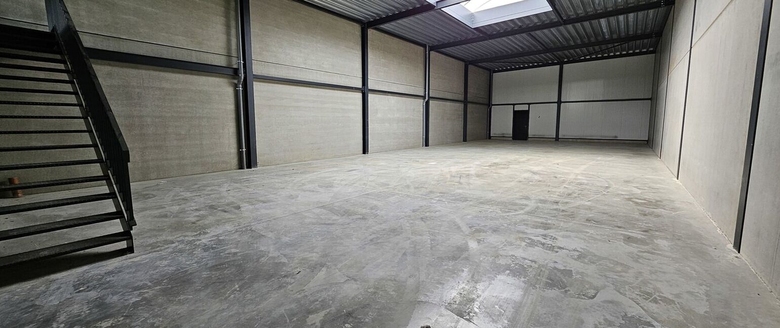 Industrieel gebouw te huur in Dilsen-Stokkem