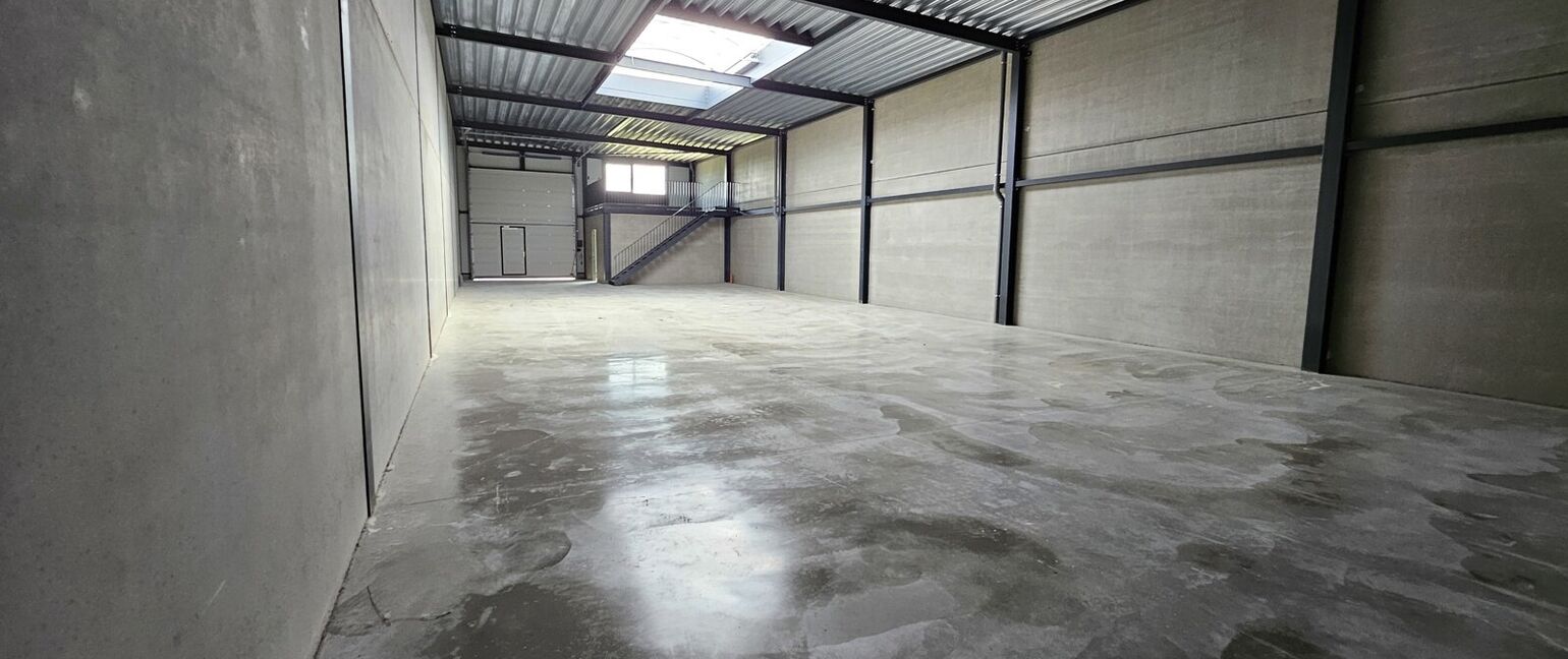 Industrieel gebouw te huur in Dilsen-Stokkem
