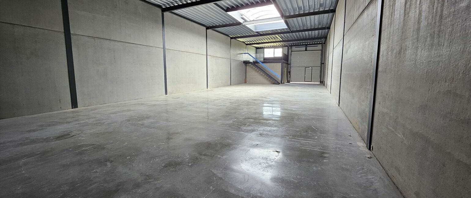 Industrieel gebouw te huur in Dilsen-Stokkem