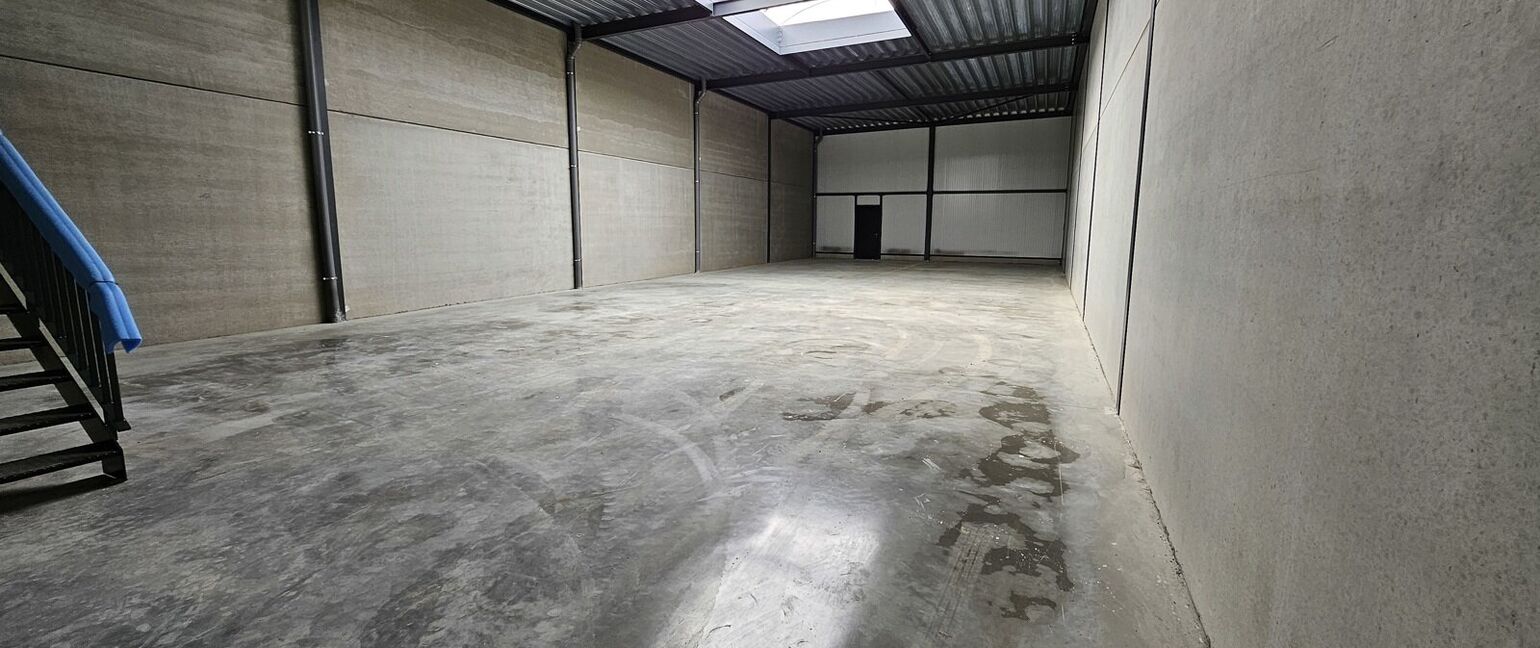 Industrieel gebouw te huur in Dilsen-Stokkem