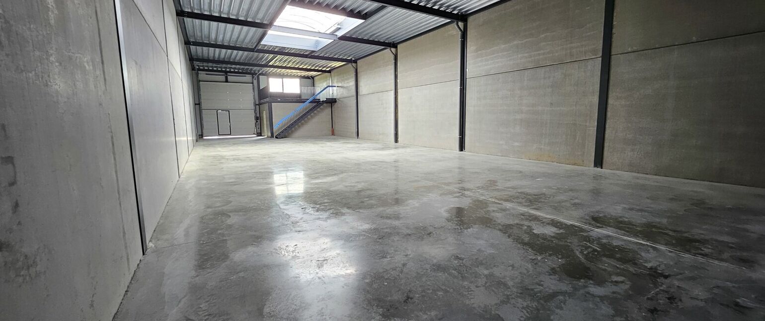 Industrieel gebouw te huur in Dilsen-Stokkem