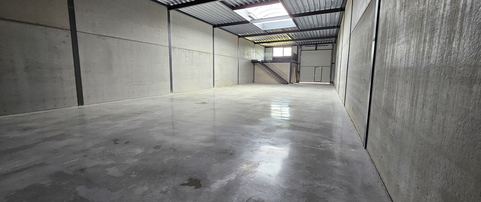 Industrieel gebouw te huur in Dilsen-Stokkem