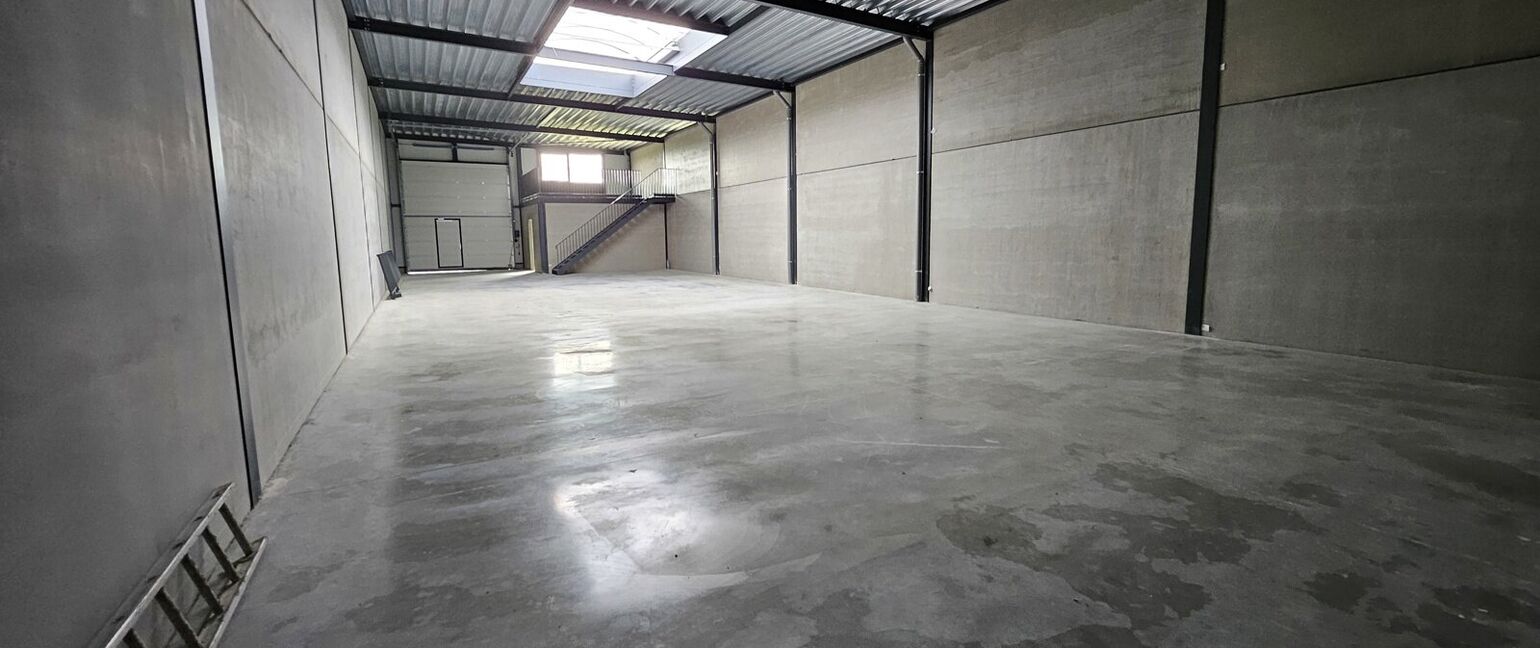 Industrieel gebouw te huur in Dilsen-Stokkem