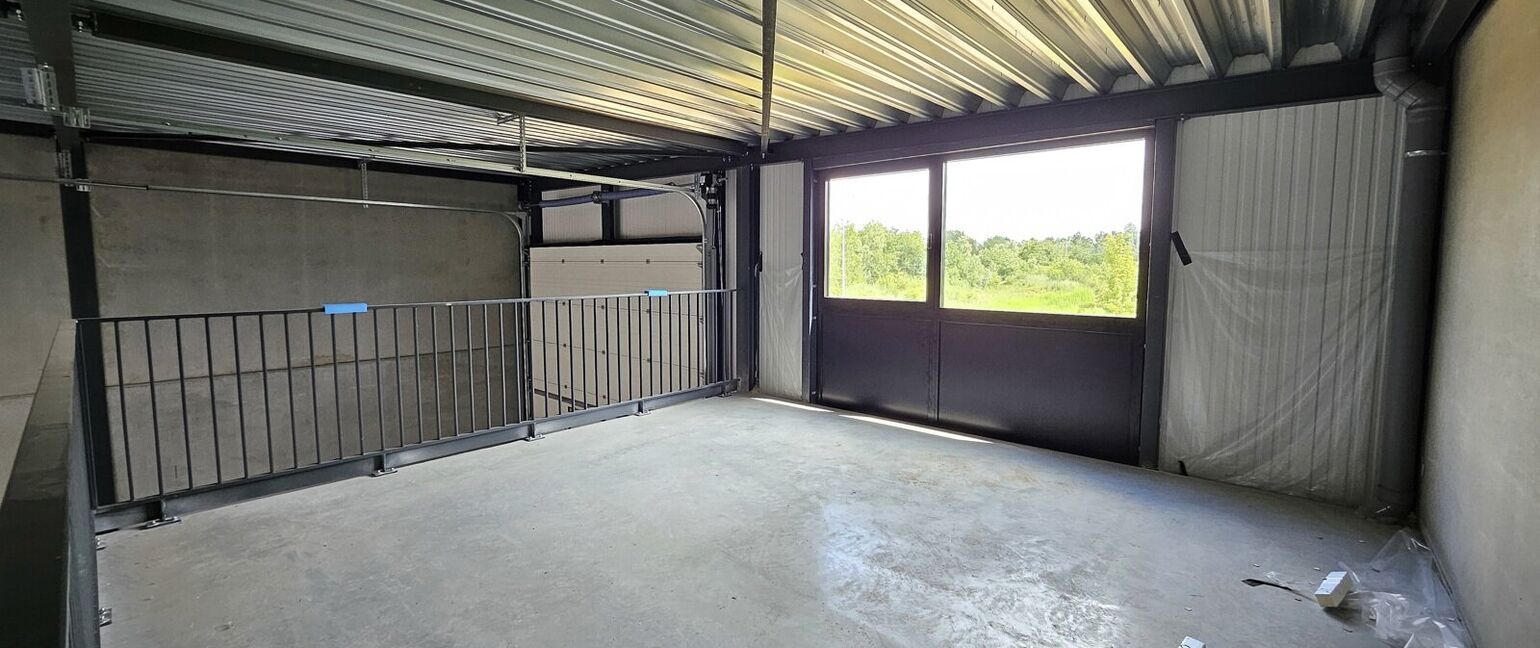 Industrieel gebouw te huur in Dilsen-Stokkem