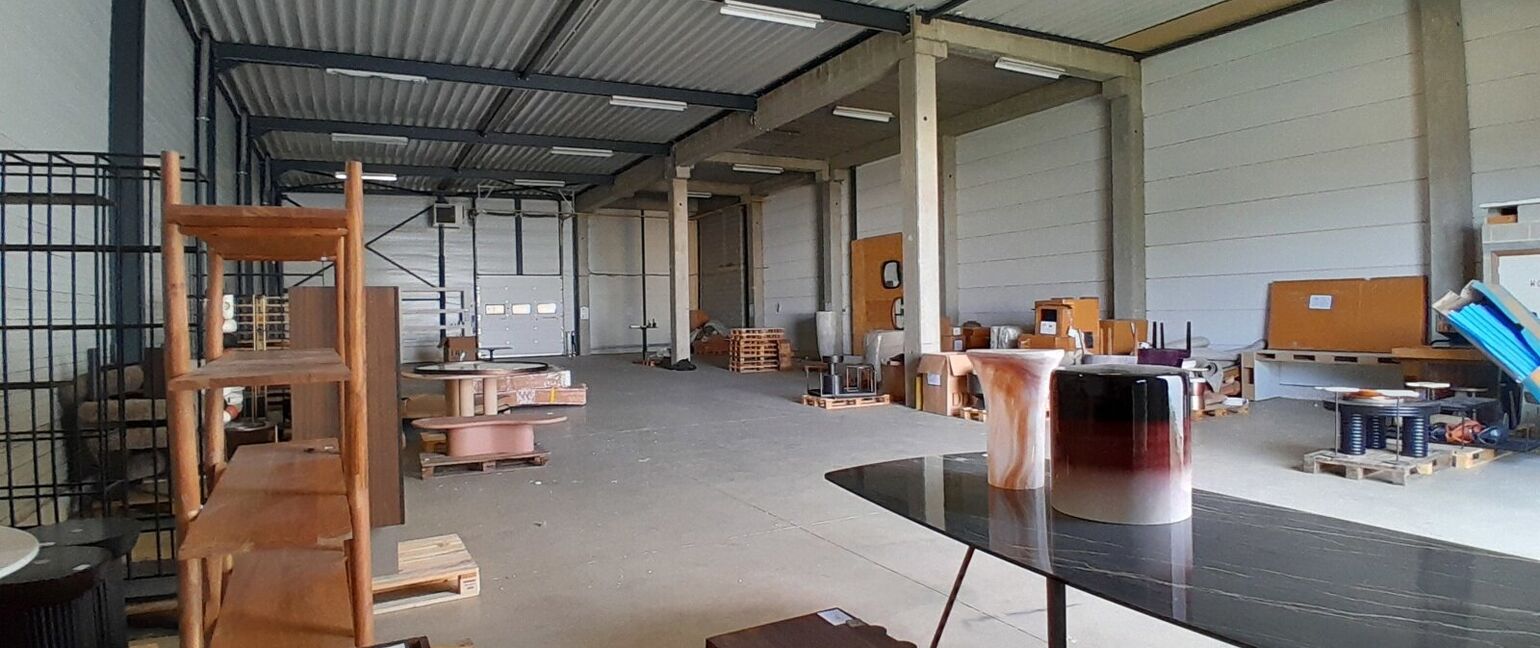 Industrieel gebouw te huur in Dilsen-Stokkem