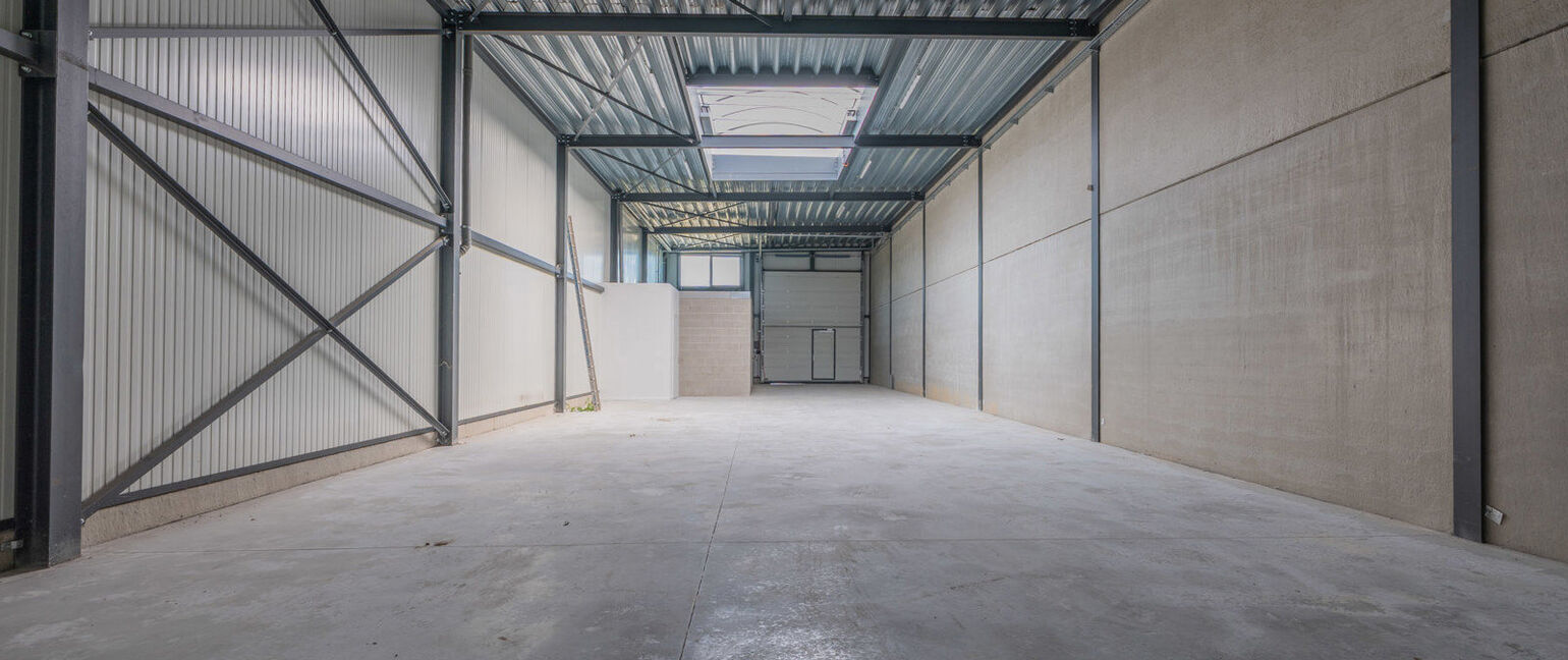 Industrieel gebouw te huur in Dilsen-Stokkem