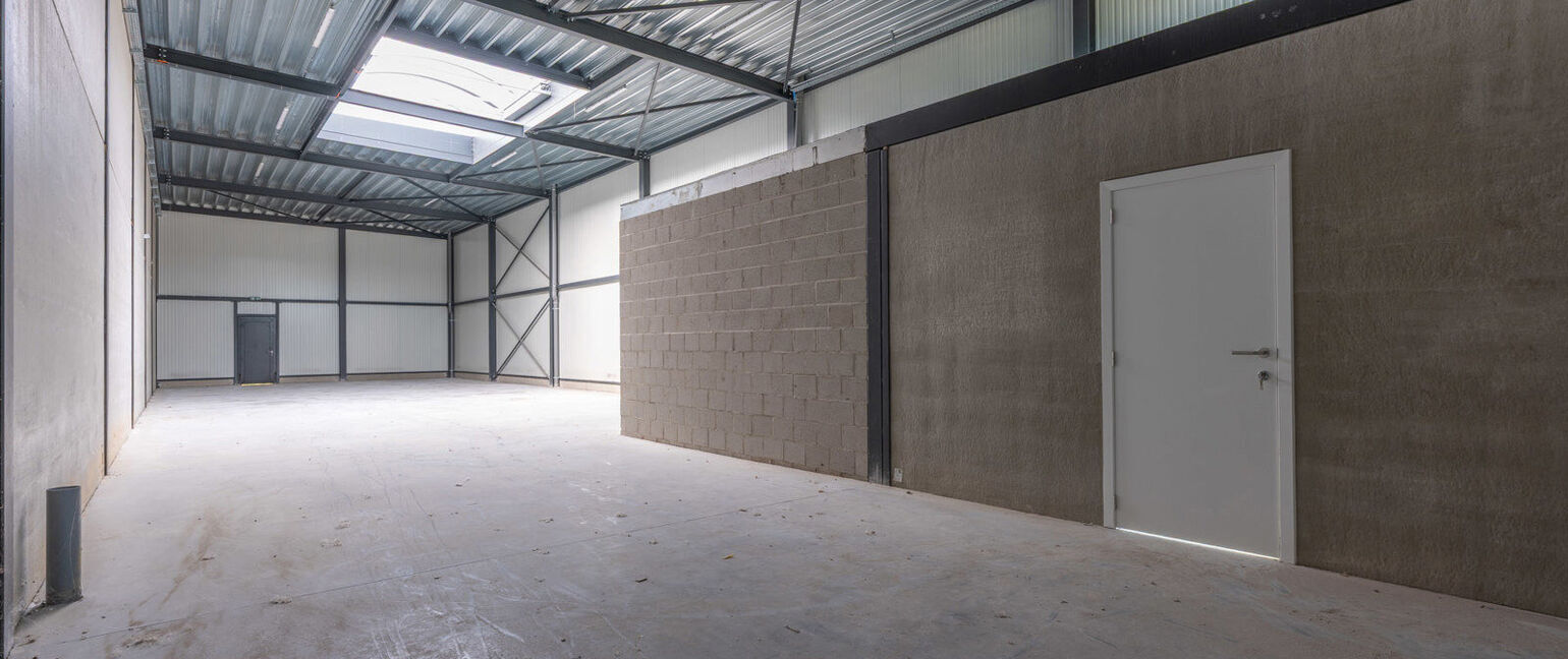 Industrieel gebouw te huur in Dilsen-Stokkem
