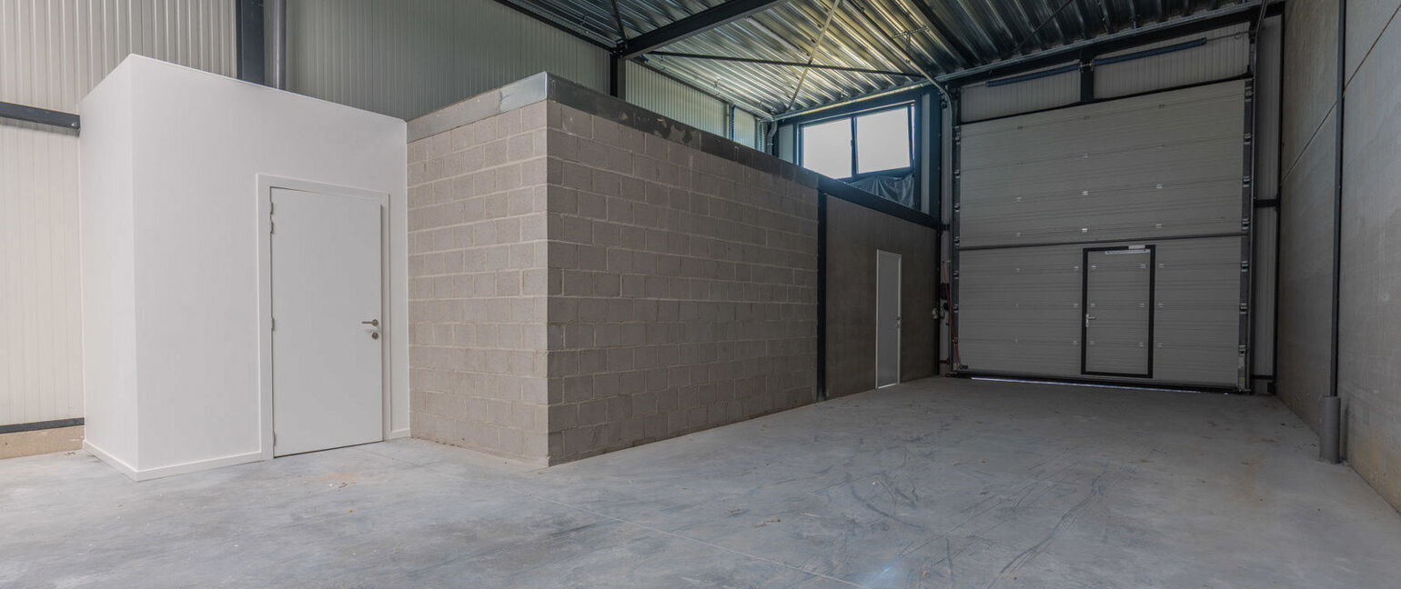 Industrieel gebouw te huur in Dilsen-Stokkem