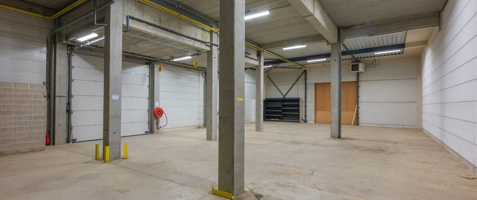 Industrieel gebouw te huur in Dilsen-Stokkem