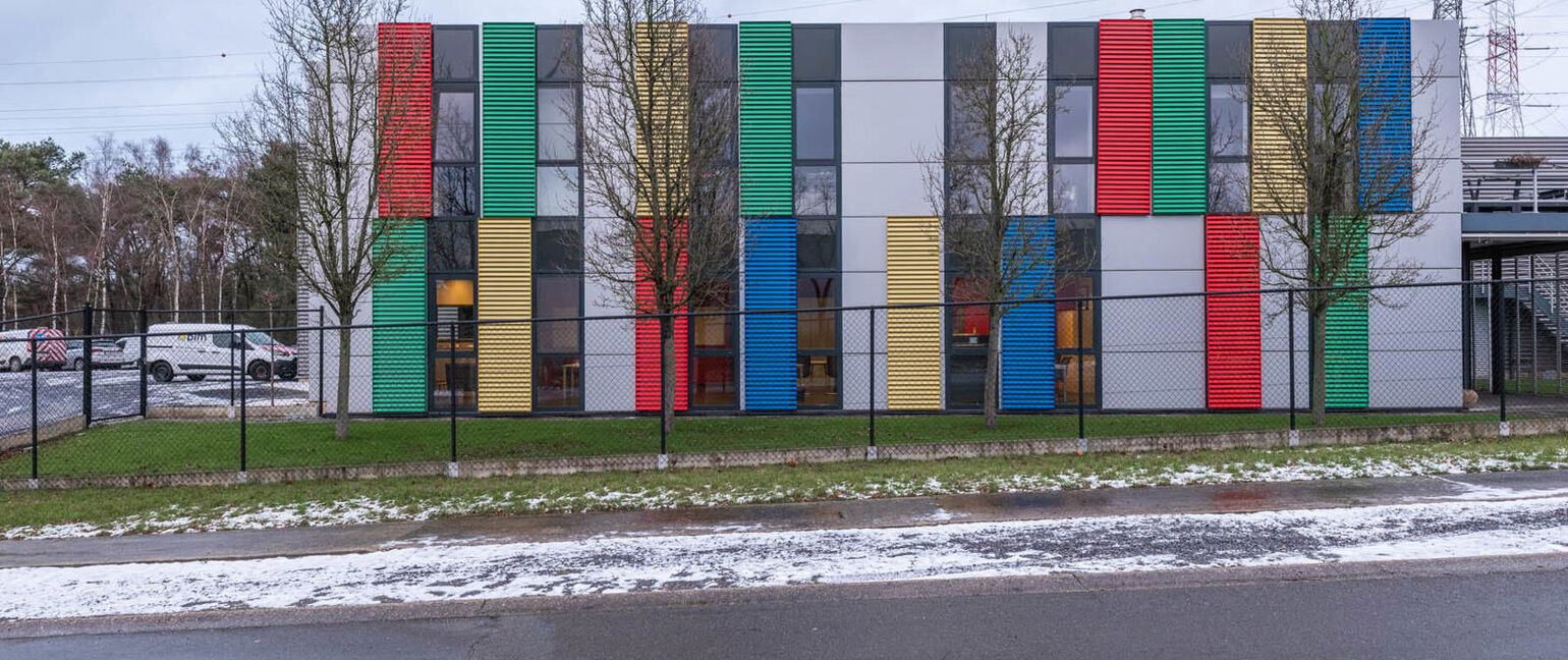 Industrieel gebouw te huur in Genk