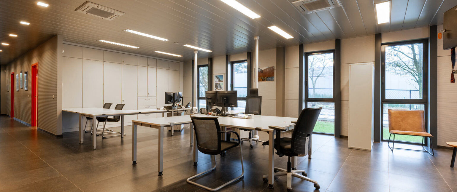 Industrieel gebouw te huur in Genk