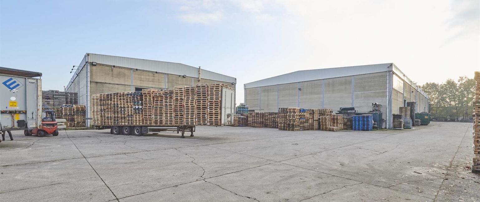 Industrieel gebouw te huur in Genk