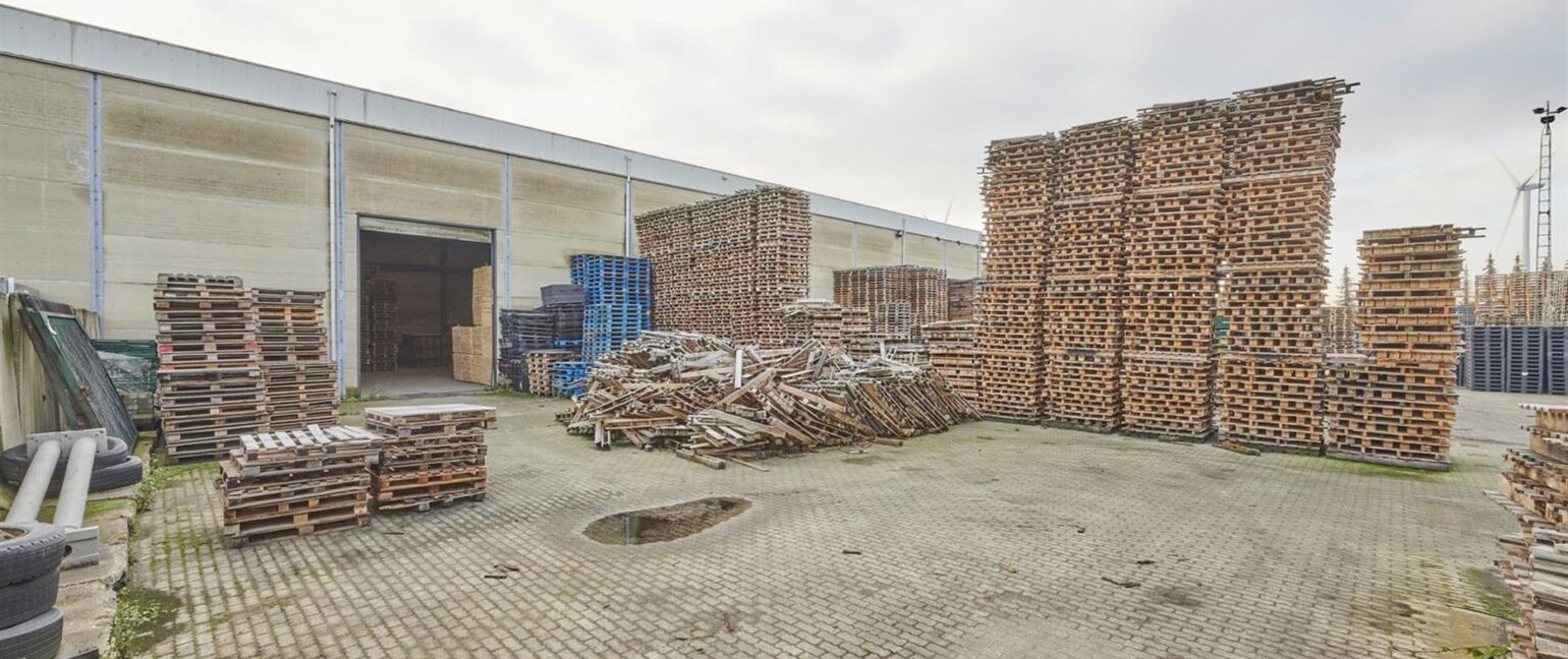 Industrieel gebouw te huur in Genk