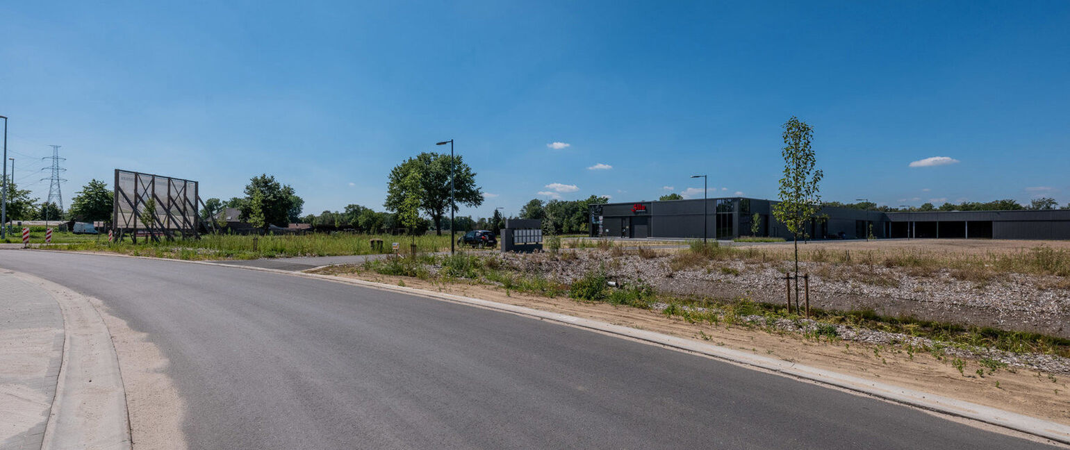 Industrieel gebouw te huur in Maaseik