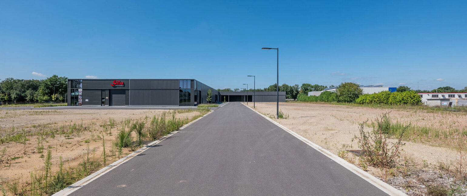 Industrieel gebouw te huur in Maaseik