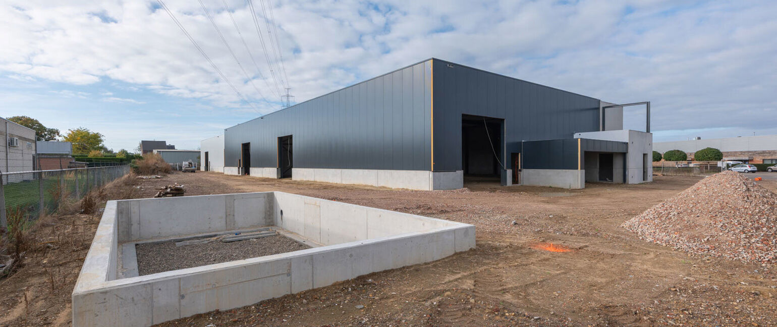 Industrieel gebouw te huur in Maaseik