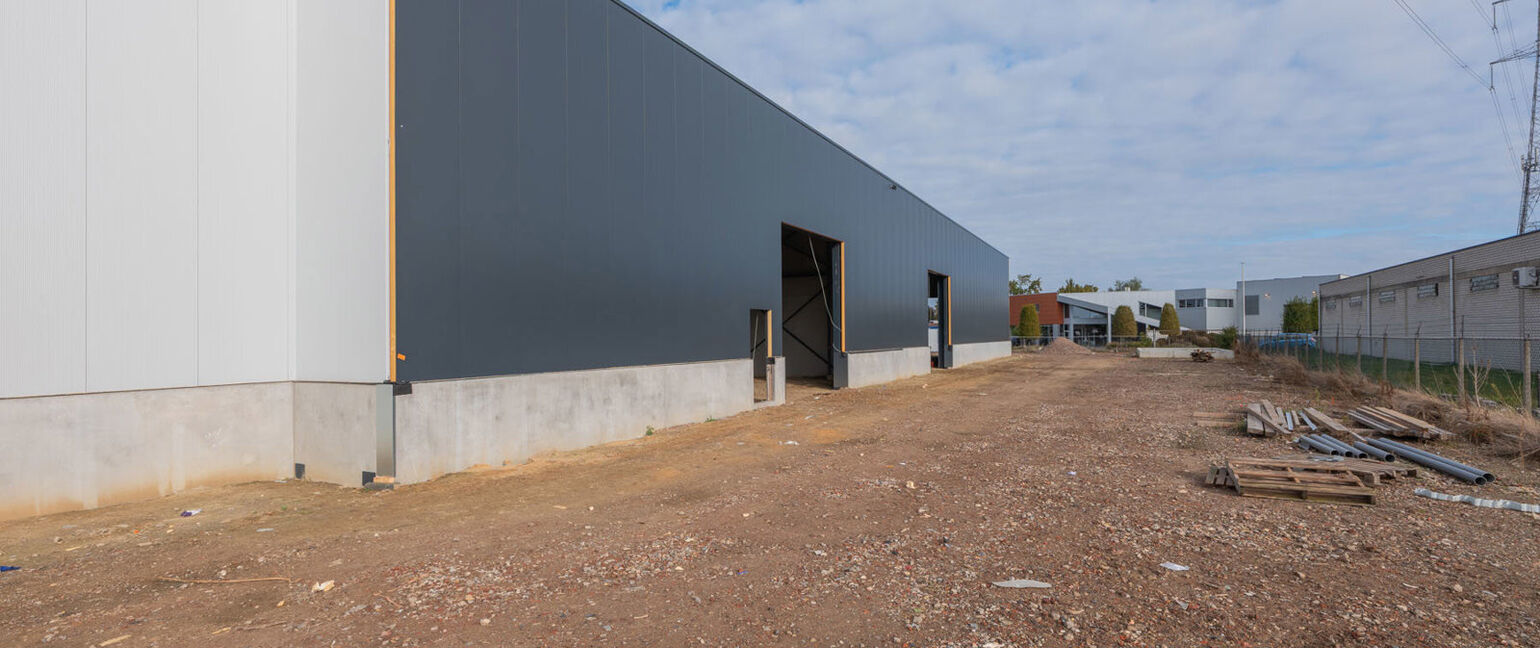 Industrieel gebouw te huur in Maaseik